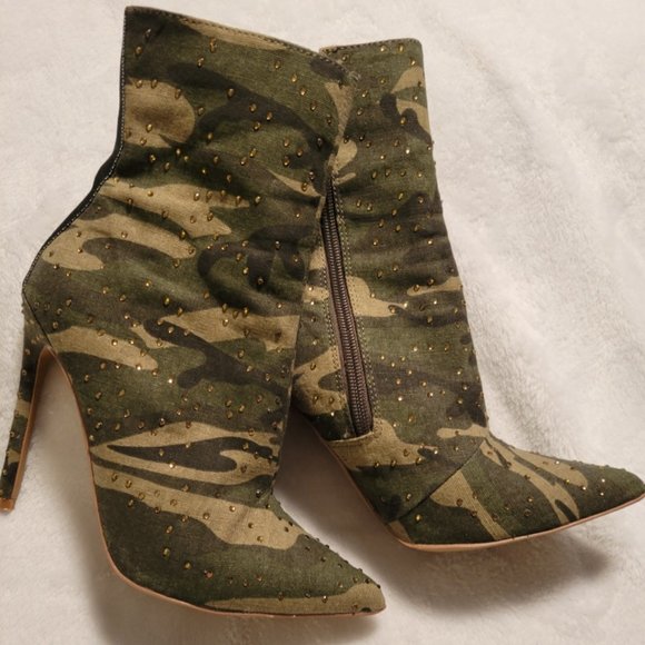 Steve Madden Shoes - Steve Madden Camo Heeled Boots
